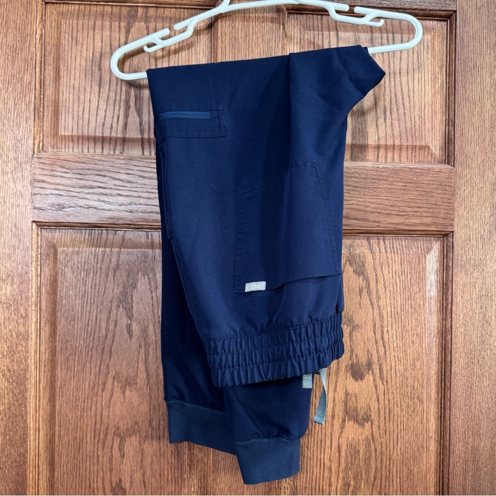 Figs Women's Navy Blue Scrub Set